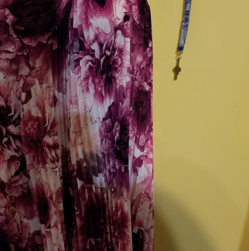 Shirt - Picture 3 of 4